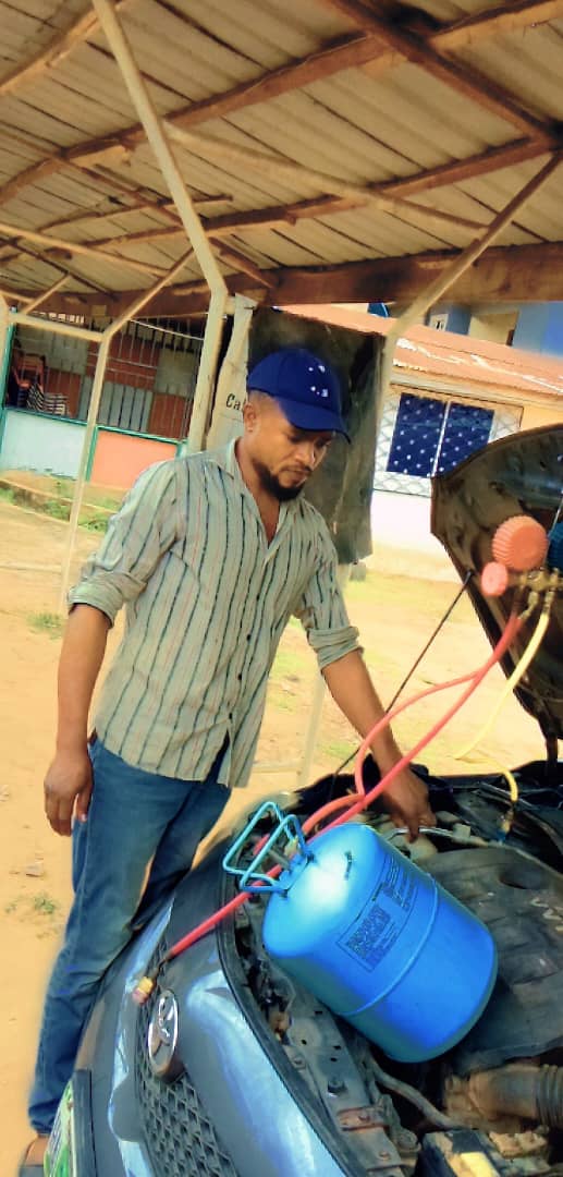 Car AC Gas Refilling